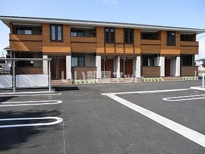 【菊川市加茂のアパートの建物外観】