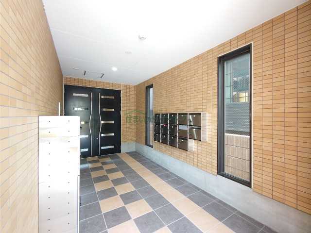 【江戸川区西葛西のマンションのエントランス】