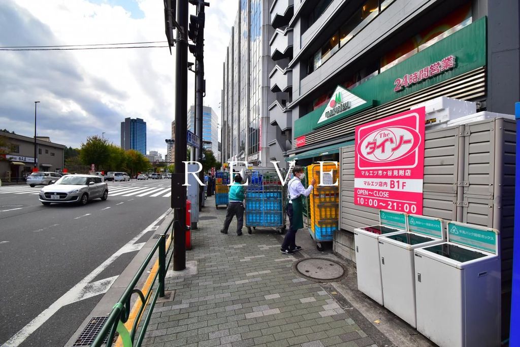 【新宿区市谷本村町のマンションのスーパー】