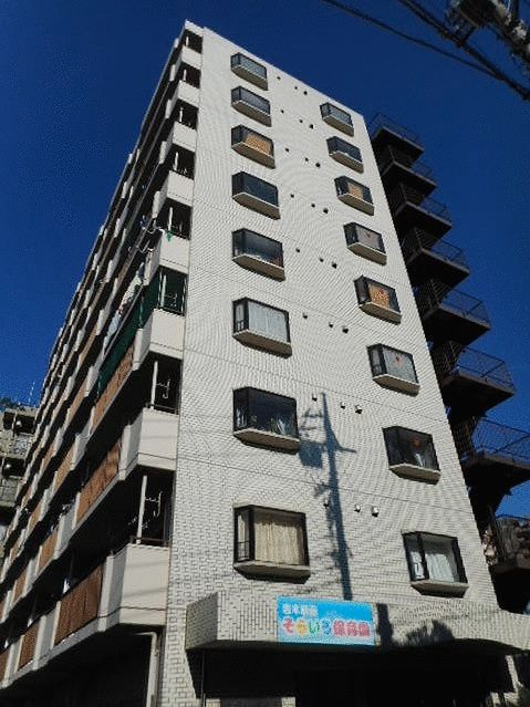 【新座市東北のマンションの建物外観】