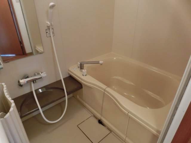 バス・シャワールーム　お風呂で日々の疲れを落としましょう