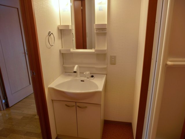 洗面設備　コンパクトで使いやすい洗面所