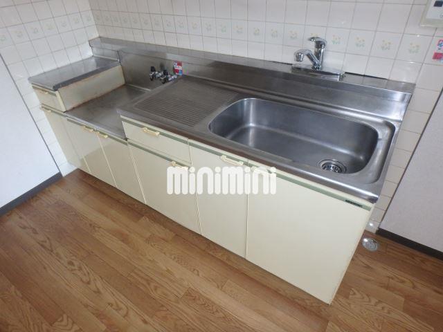 キッチン　洗い場も広く料理もしやすいですね。