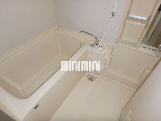 バス・シャワールーム　鏡付きの浴室ですよ。