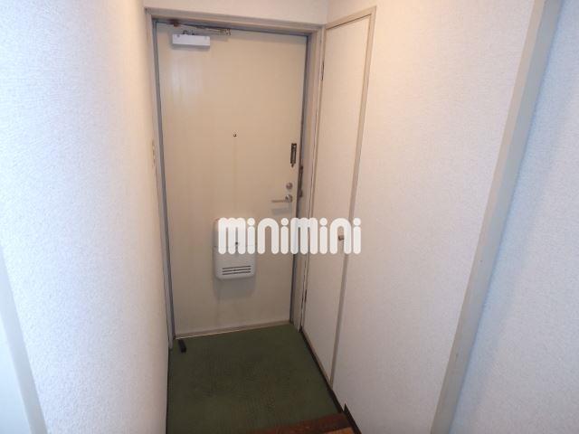 玄関　下駄箱もございます。