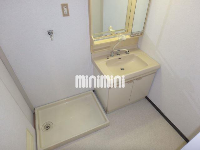 洗面設備　洗濯機はこちらへどうぞ。