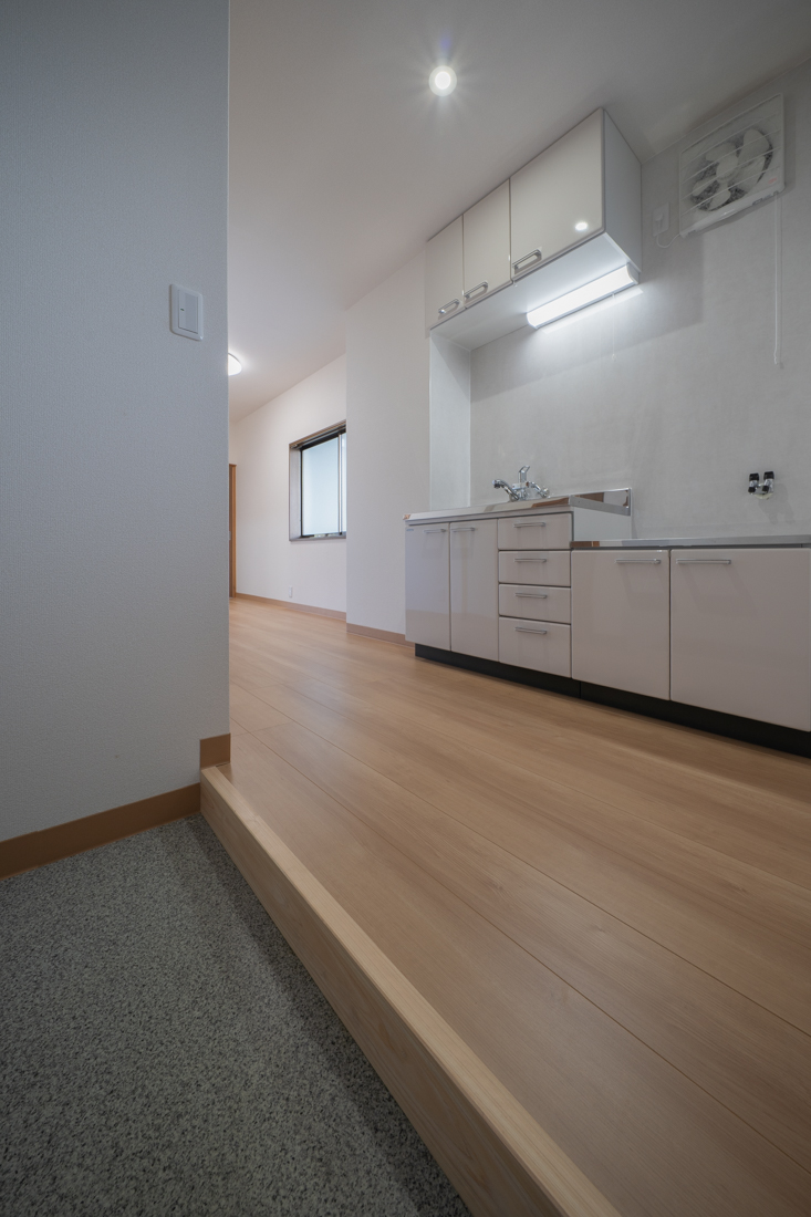 玄関　玄関入ってすぐキッチンがあります。