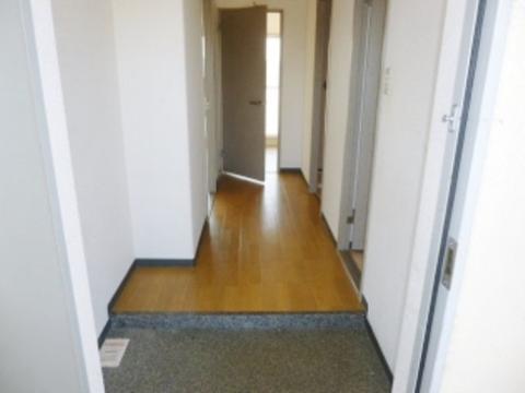 　玄関　玄関から室内