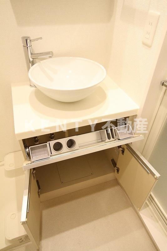 洗面設備　朝の支度にも助かる、独立の洗髪洗面化粧台