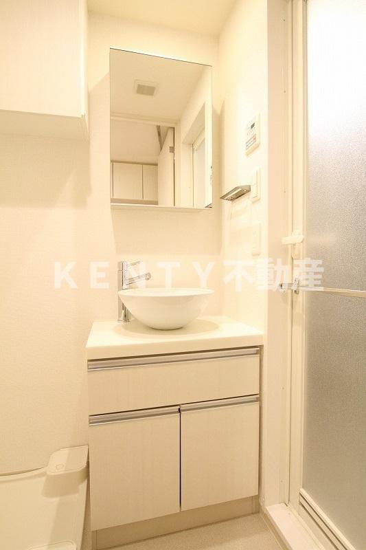 洗面設備　ゆったりとスペースのある洗面所