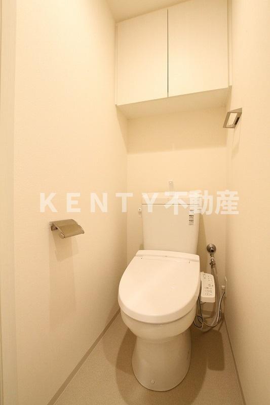 トイレ　落ち着いた色調のトイレです