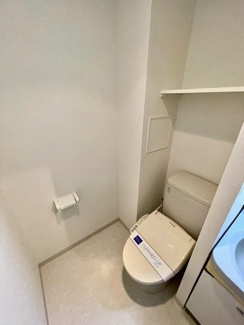 トイレ　温水洗浄便座つきトイレ