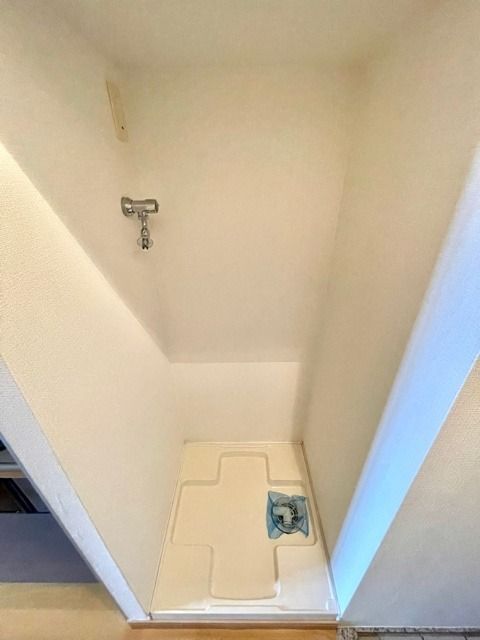 その他設備　防水パン付きの室内洗濯機置場