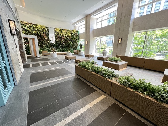 ロビー　開放感のあるロビー