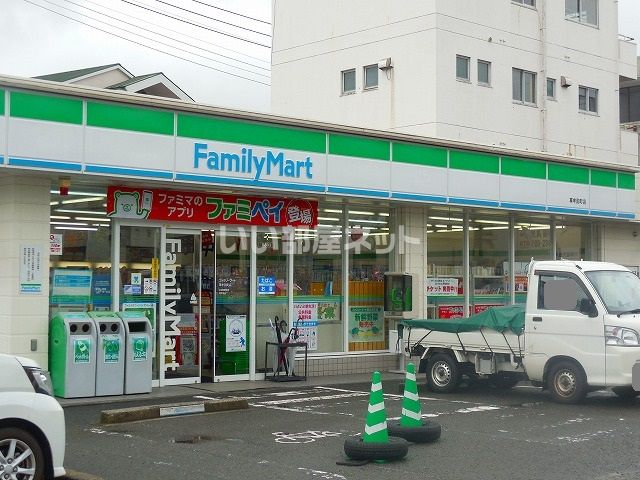 コンビニ　ファミリーマート 草牟田町店（コンビニ）まで542m