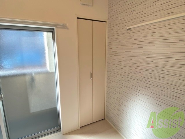 収納　お部屋の収納はこちら、クローゼットですねー