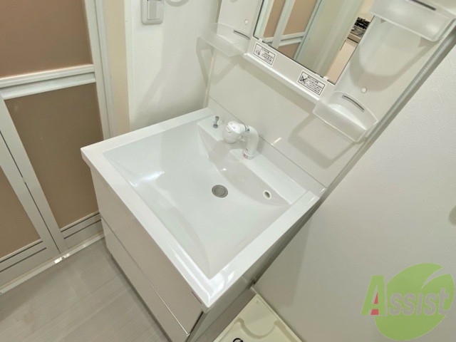 洗面設備　洗面化粧台は脱衣所内に、身だしなみはこちらで