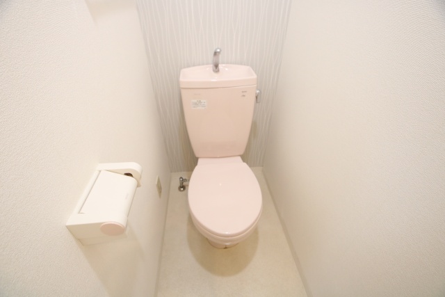 トイレ　※別室の参考写真の為、現況優先です。