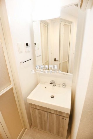 洗面設備　清潔感ある独立洗面台で毎日気持ちよく♪