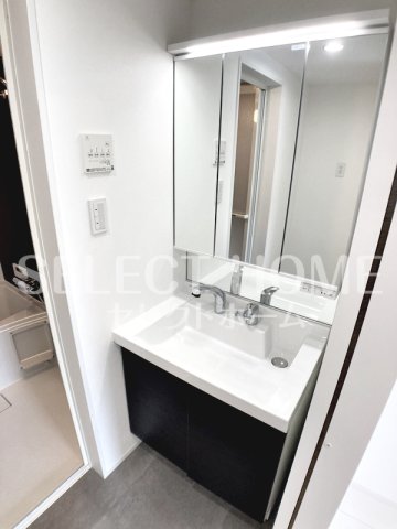 洗面設備　朝の支度にも助かる、独立の洗髪洗面化粧台