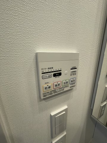 その他設備　雨の日のお洗濯に便利な「浴室換気乾燥機」です。