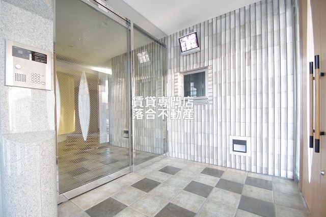 エントランス　オートロック付きで安心♪