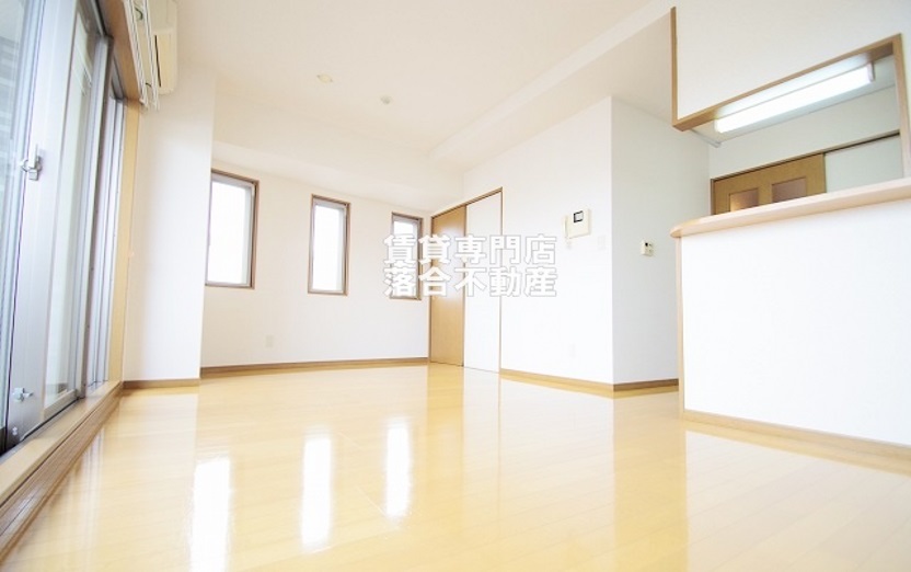 居室・リビング　明るくて広々としたお部屋♪