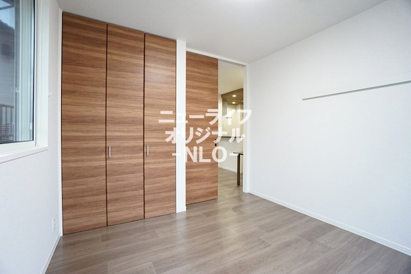 その他部屋・スペース　5.6帖洋室☆木目調の建具でナチュラルな雰囲気の室内☆