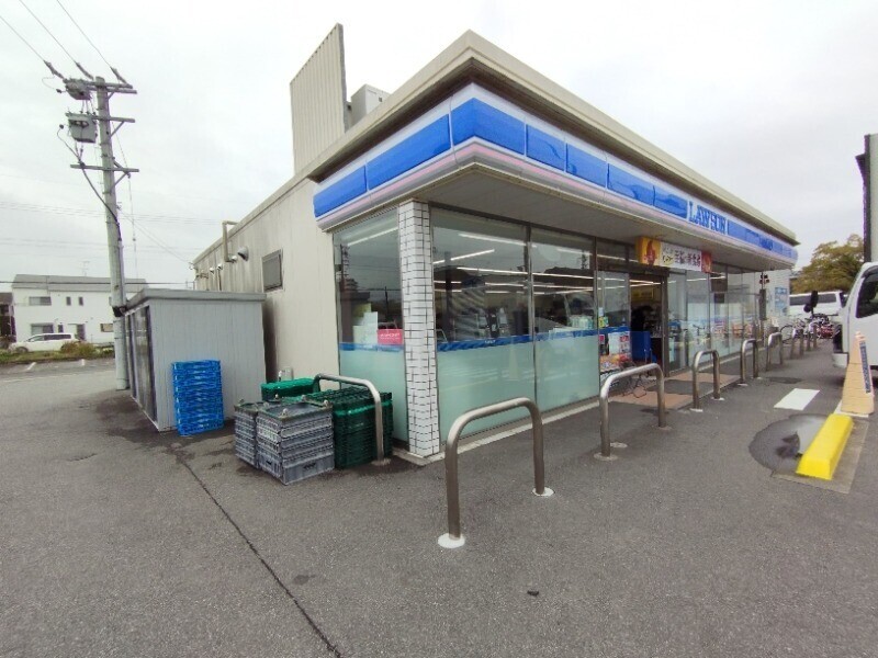 コンビニ　ローソン岡崎蓑川新町店（コンビニ）まで978m