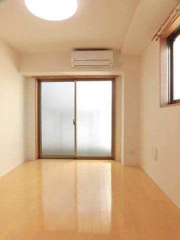 居室・リビング　２面採光で明るいお部屋