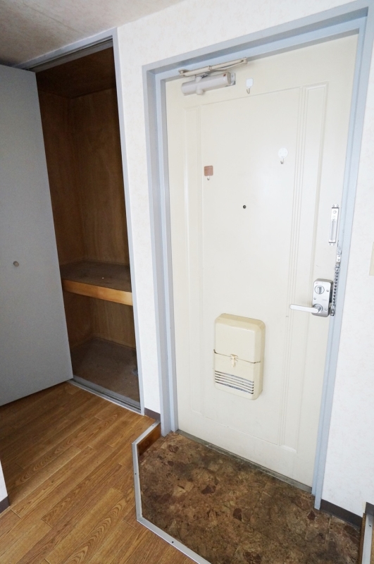 玄関　他号室の写真になります。