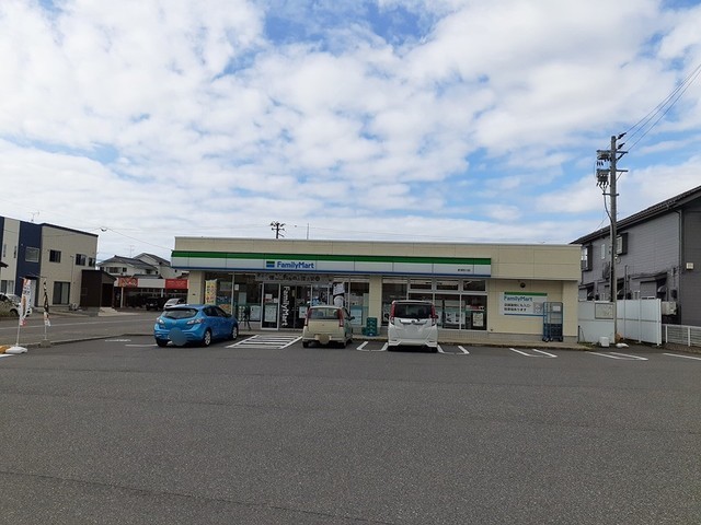 コンビニ　ファミリーマート新津荻川店（コンビニ）まで150m