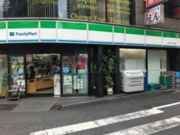 コンビニ　ファミリーマート 大塚駅前店（コンビニ）まで218m