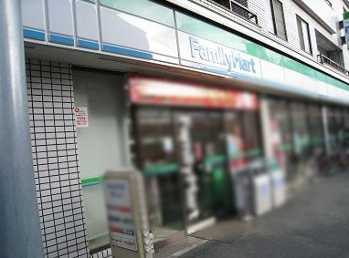コンビニ　ファミリーマート 布施荒川店（コンビニ）まで101m
