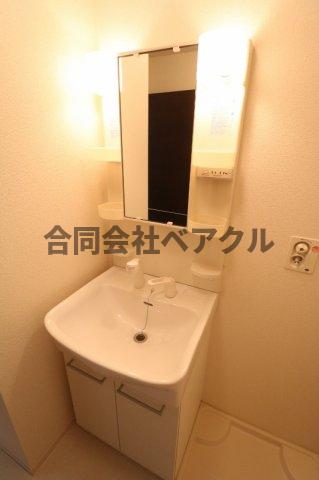 洗面設備　独立洗面台で身支度をすべて済ませてしまいましょう