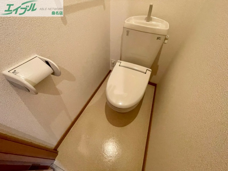 トイレ　同型反転参考写真です