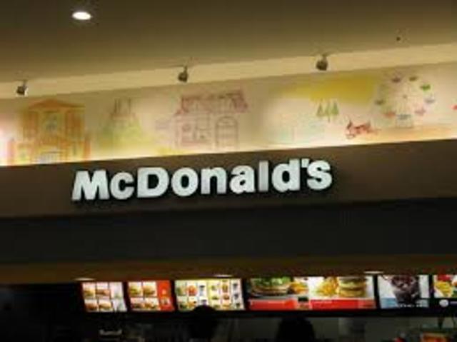 飲食店　マクドナルド橋本アリオ店（飲食店）まで551m