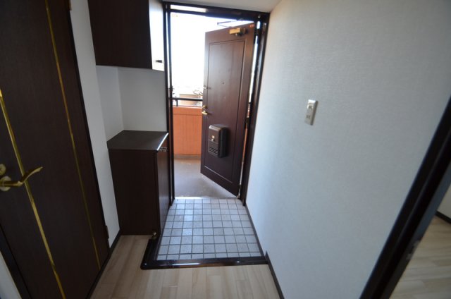 玄関　収納付玄関