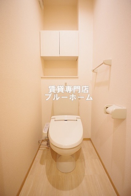 トイレ　温水洗浄付き便座！
