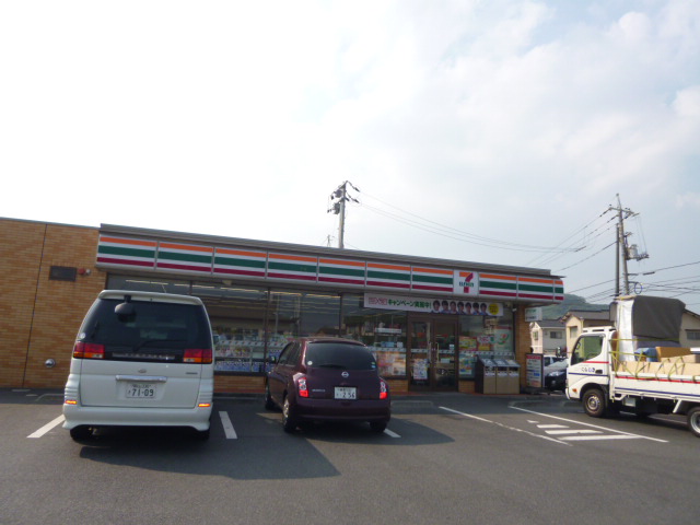 コンビニ　セブンイレブン連島中央３丁目店（コンビニ）まで657m
