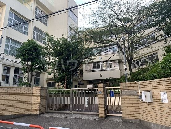 小学校　新宿区立天神小学校（小学校）まで184m
