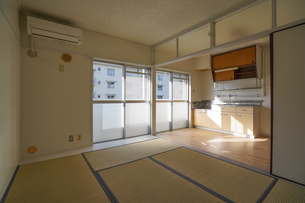 居室・リビング　同じ建物の別のお部屋