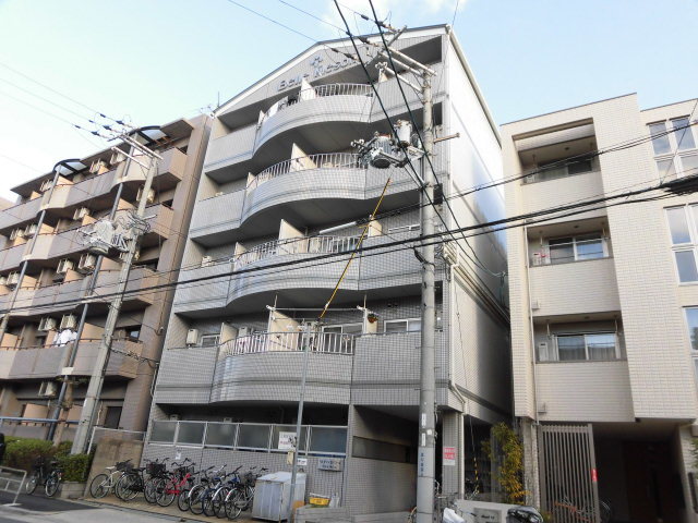建物外観　タイル貼りのきれいな外観です