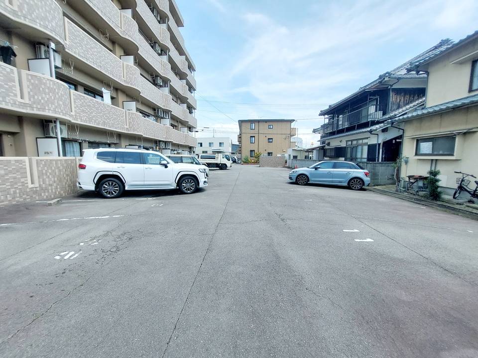 駐車場　駐車場