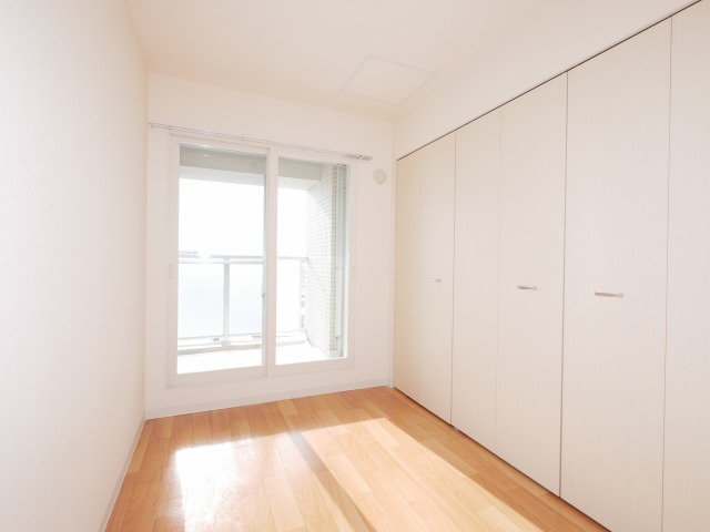 その他部屋・スペース　リビングに隣接した、行き来しやすく寝室にも良い