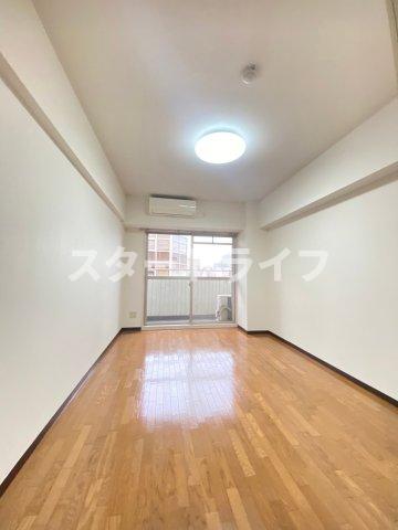 ＪＲ東海道本線 新大阪駅 徒歩1分 11階建 築33年の居間写真
