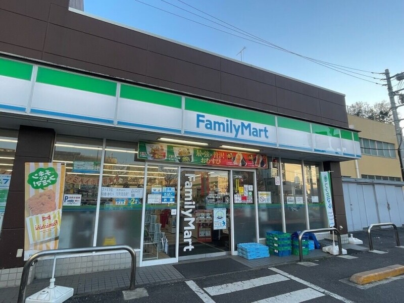 コンビニ　ファミリーマート小豆沢環八通り店（コンビニ）まで886m