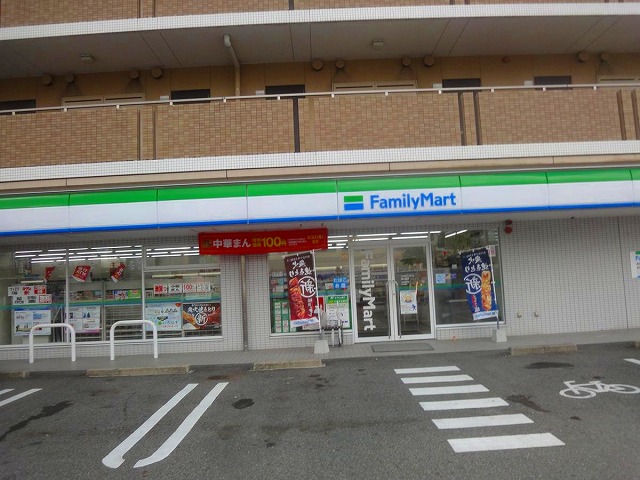 コンビニ　ファミリーマート鏡池通店（コンビニ）まで145m