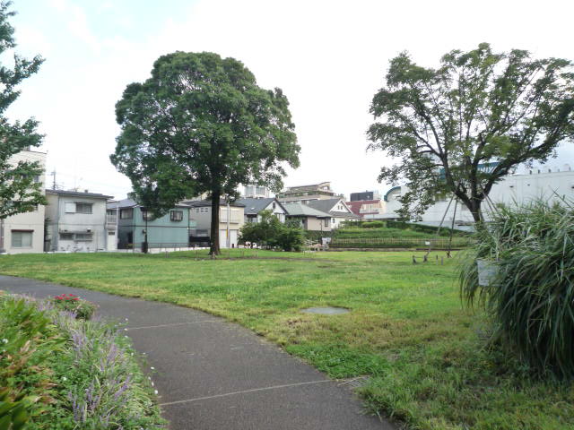 【オウルハウスの公園】