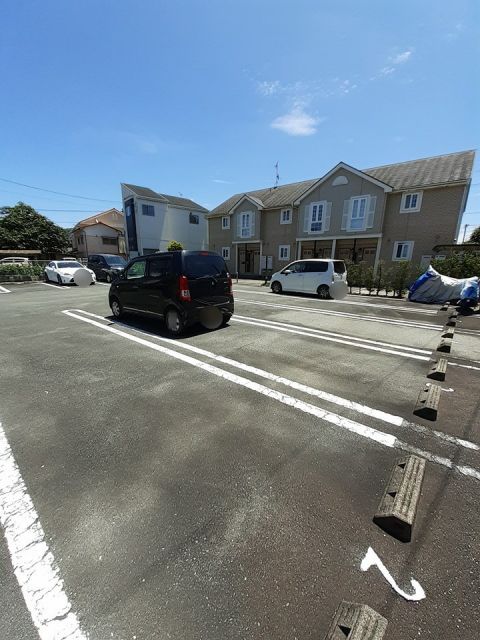 【大牟田市大字田隈のアパートの駐車場】